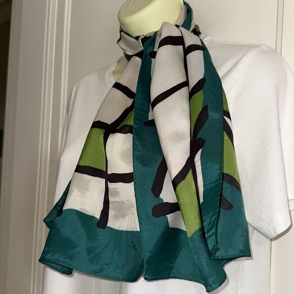 Vtg mid century mod white, black & green print square polyester rectangle scarf - Picture 7 of 9